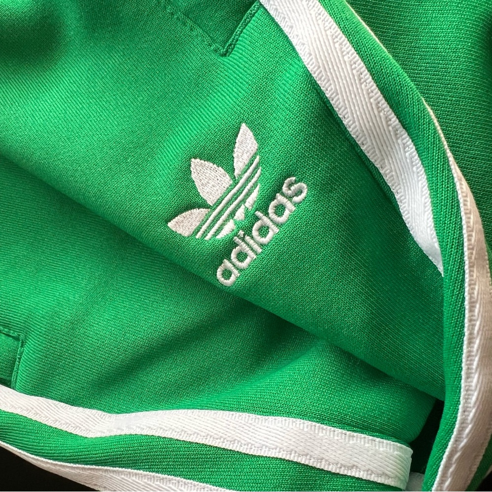 ADICOLOR CLASSICS SST TRACK PANTS | GREEN